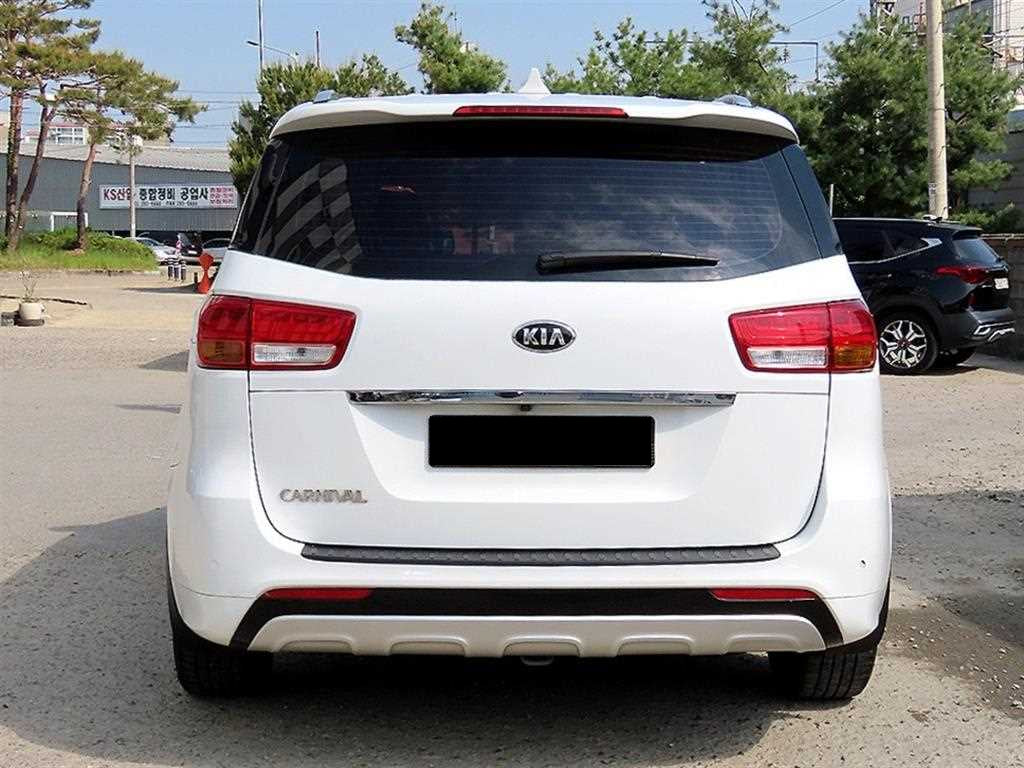 Kia Carnival — photo 04
