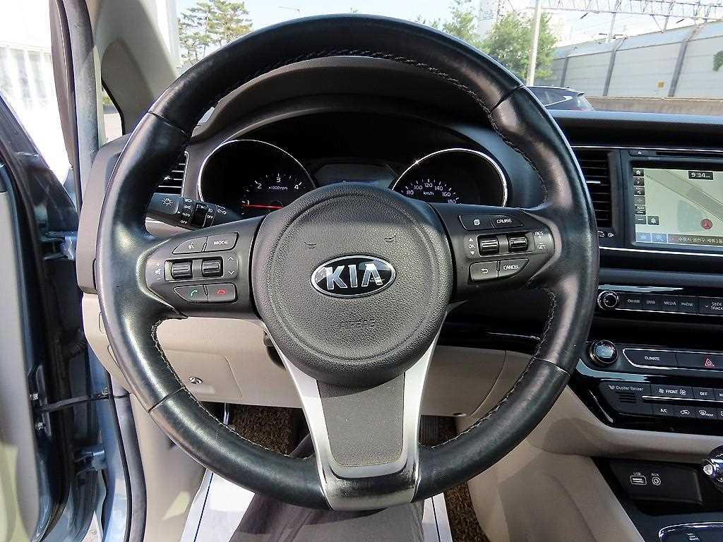 Kia Carnival — photo 09