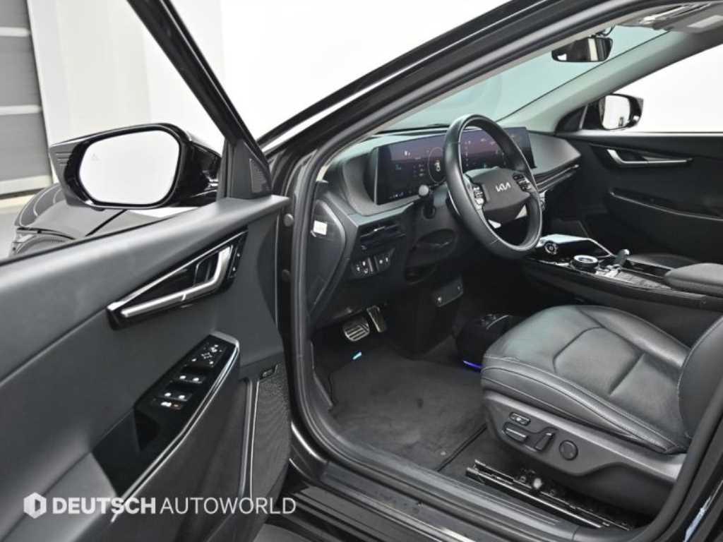 Kia EV6 — photo 11