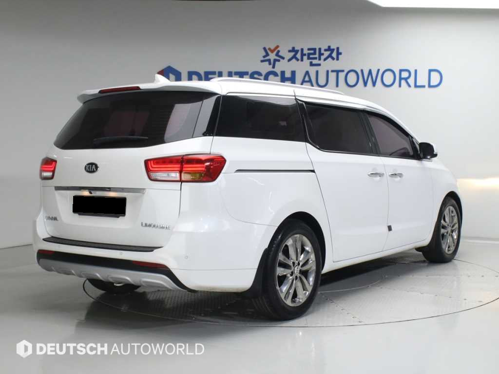 Kia Carnival — photo 02