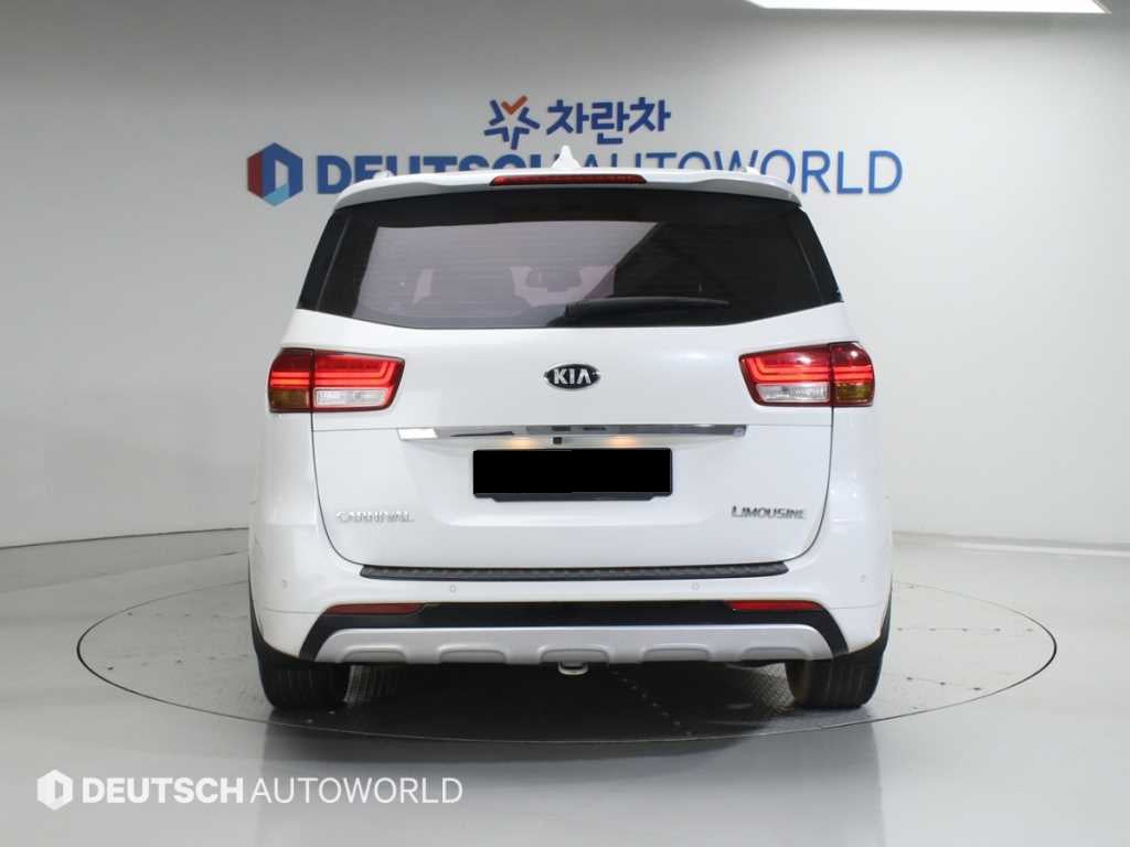 Kia Carnival — photo 04