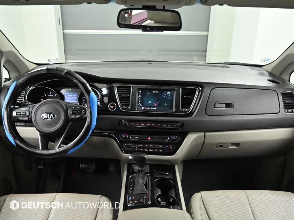 Kia Carnival — photo 07