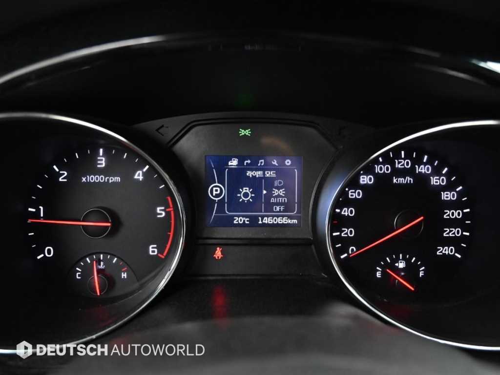 Kia Carnival — photo 08