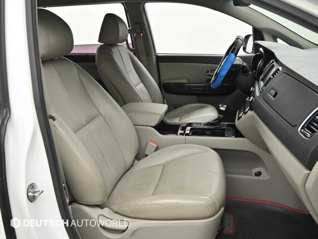 Kia Carnival — photo 10