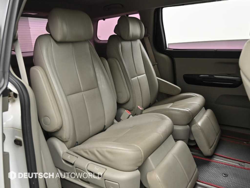 Kia Carnival — photo 12