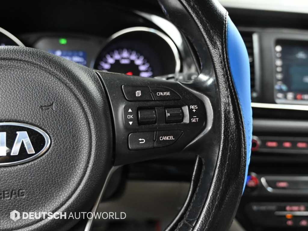Kia Carnival — photo 17