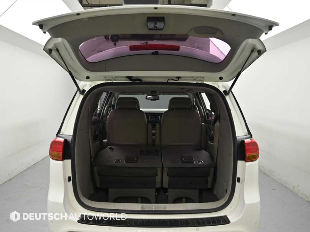 Kia Carnival — photo 19