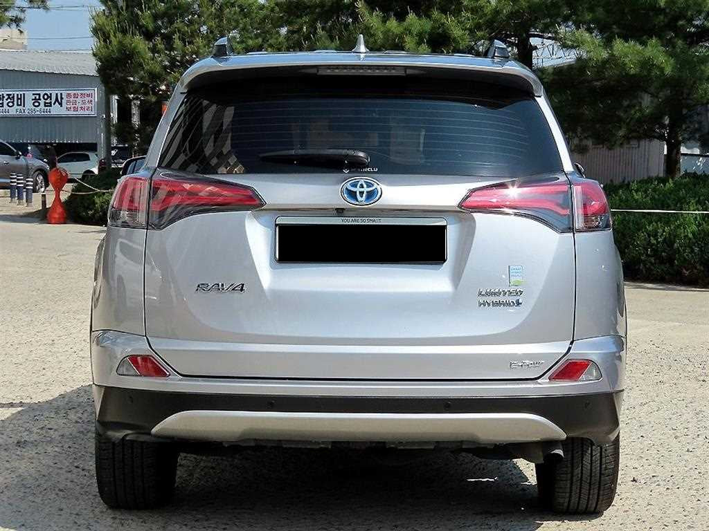Toyota RAV4 — photo 04