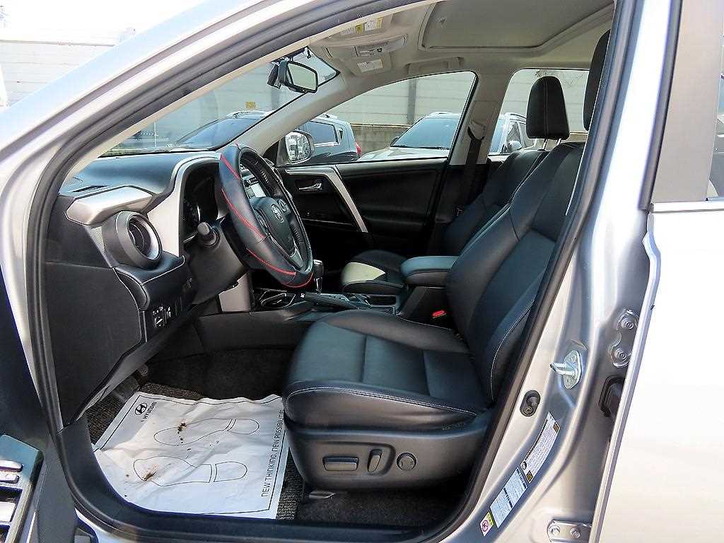 Toyota RAV4 — photo 05