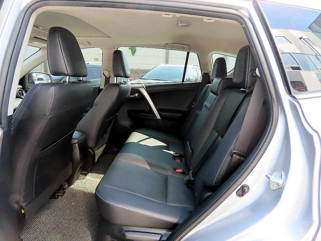 Toyota RAV4 — photo 06