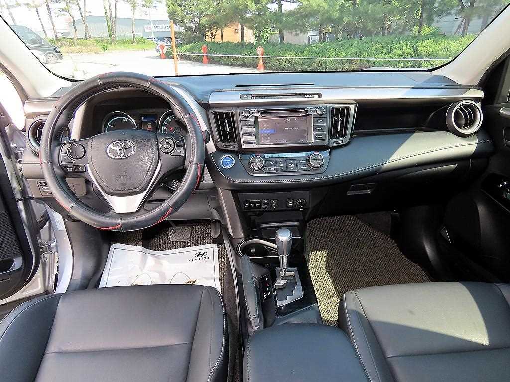 Toyota RAV4 — photo 07
