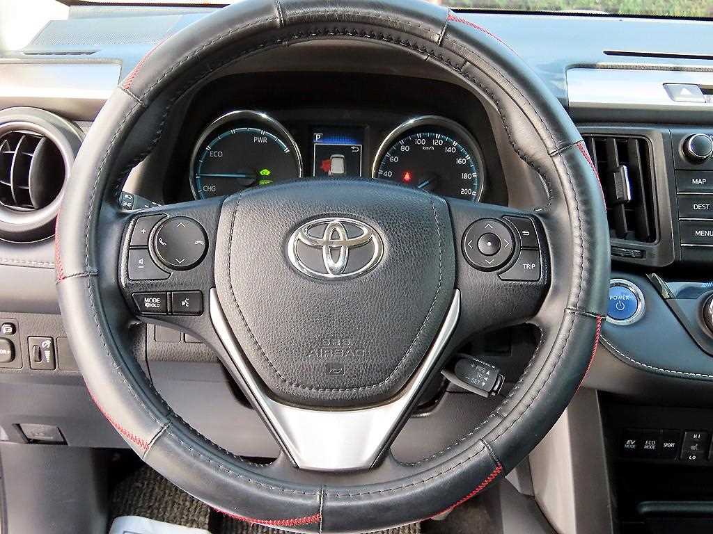 Toyota RAV4 — photo 08
