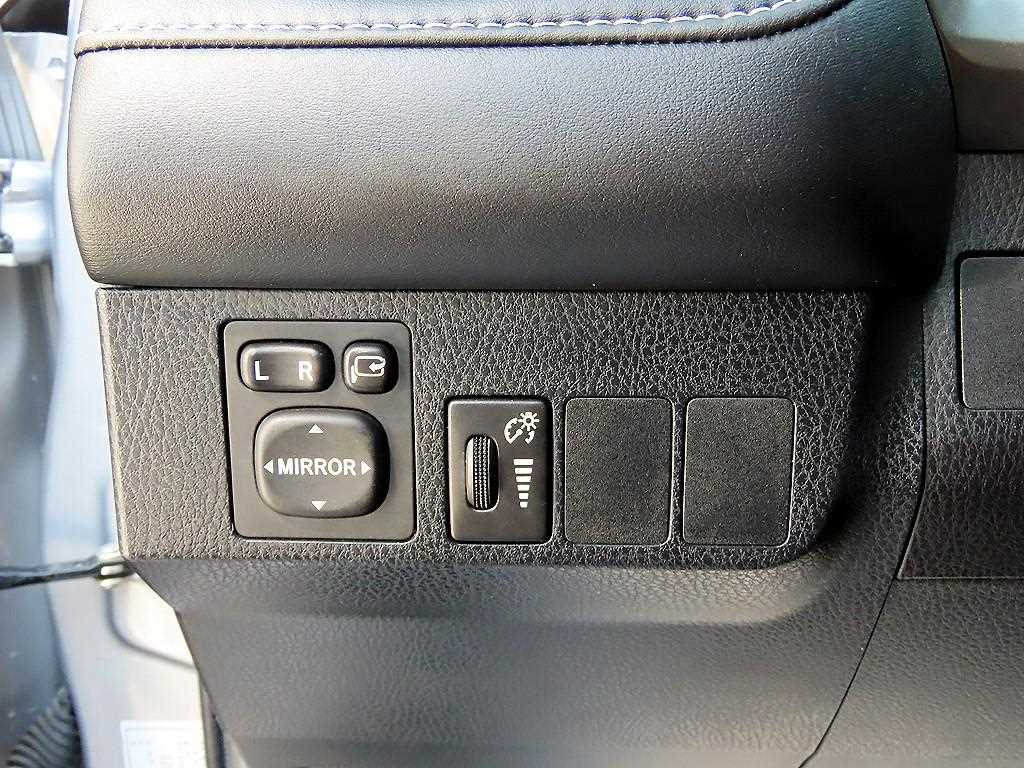 Toyota RAV4 — photo 12
