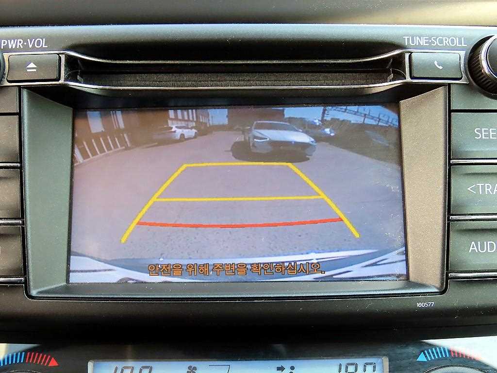 Toyota RAV4 — photo 14