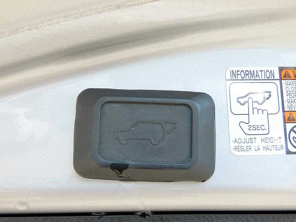 Toyota RAV4 — photo 16