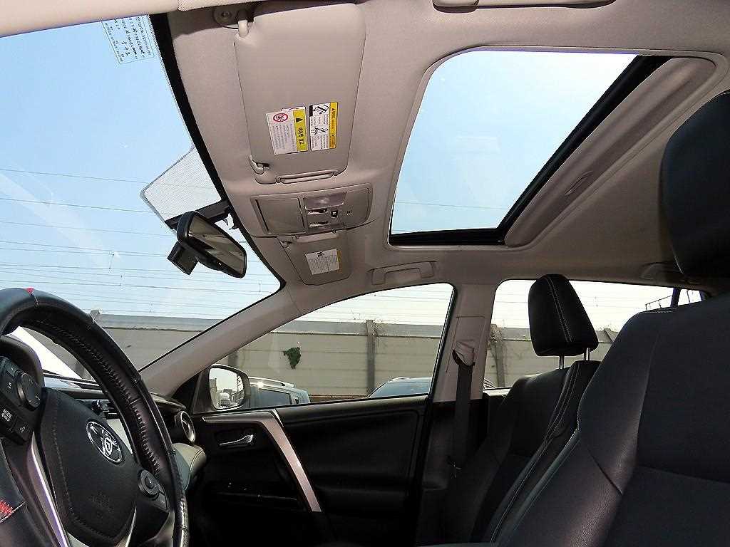 Toyota RAV4 — photo 17