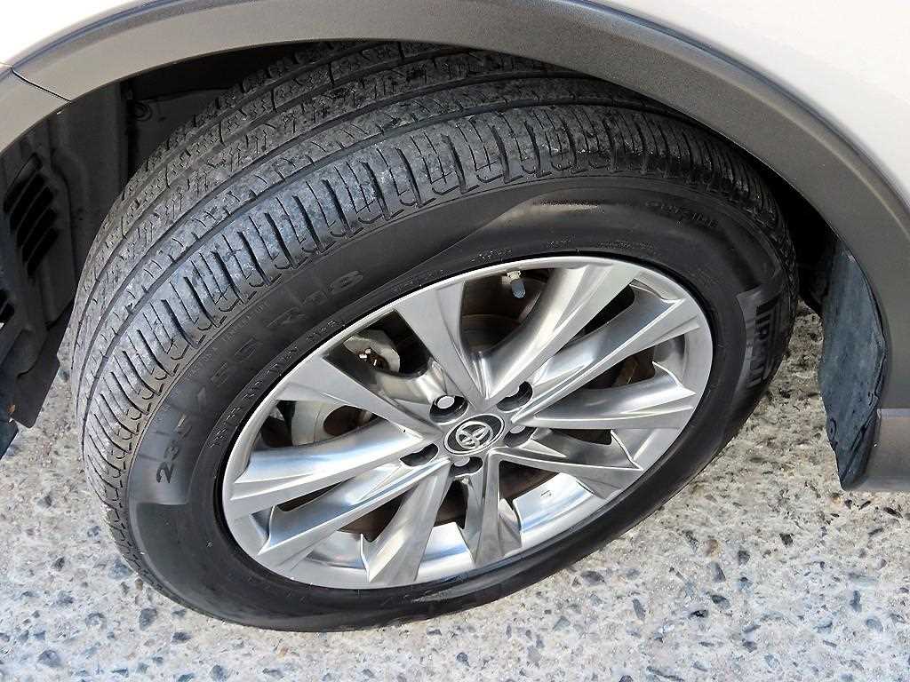 Toyota RAV4 — photo 20