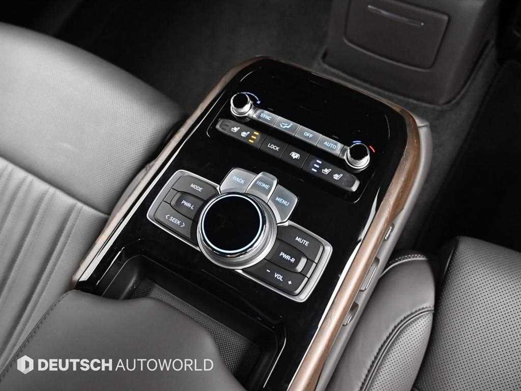 Genesis G90 — photo 16