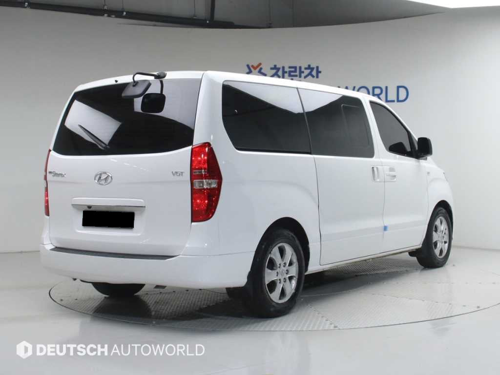Hyundai Starex — photo 02