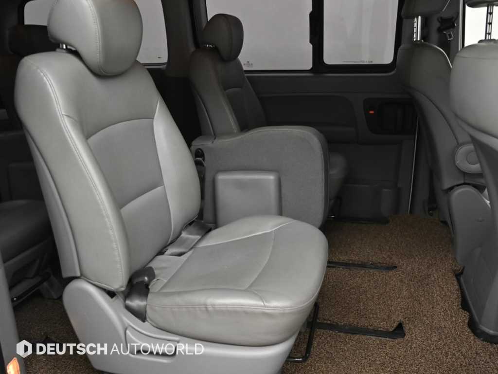 Hyundai Starex — photo 12