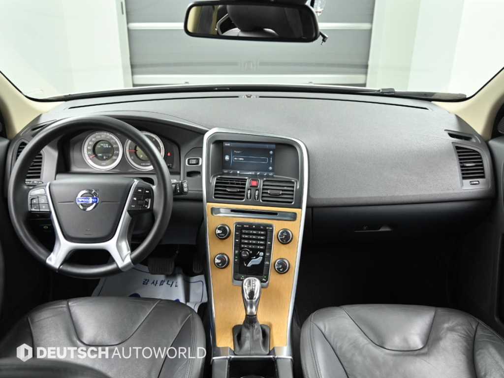 Volvo XC60 — photo 07