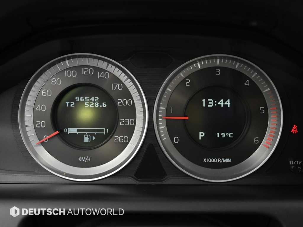 Volvo XC60 — photo 08