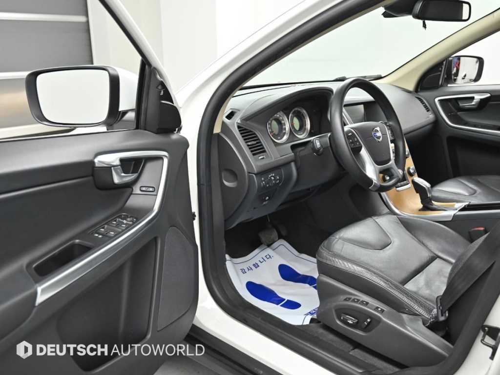 Volvo XC60 — photo 11