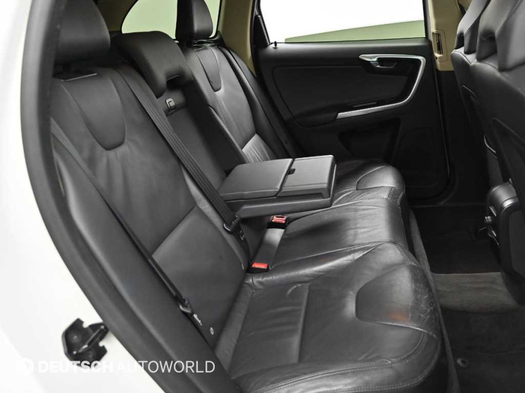 Volvo XC60 — photo 12