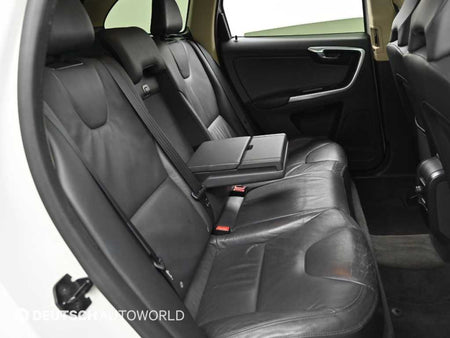 Volvo XC60 — photo 12