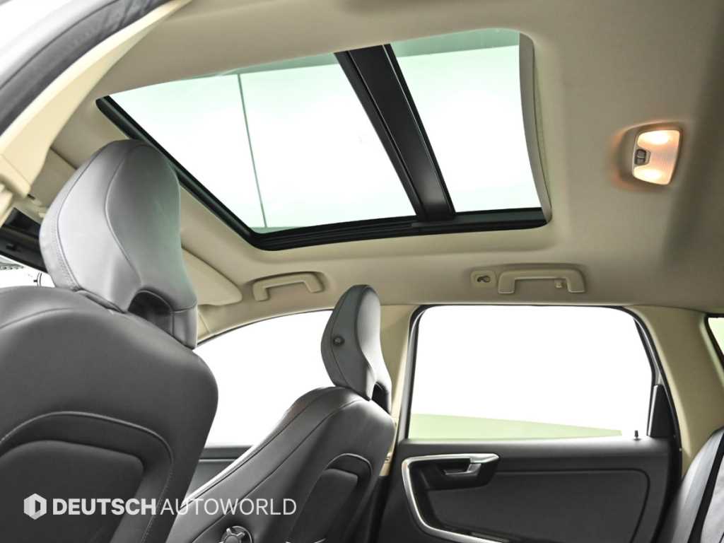 Volvo XC60 — photo 18