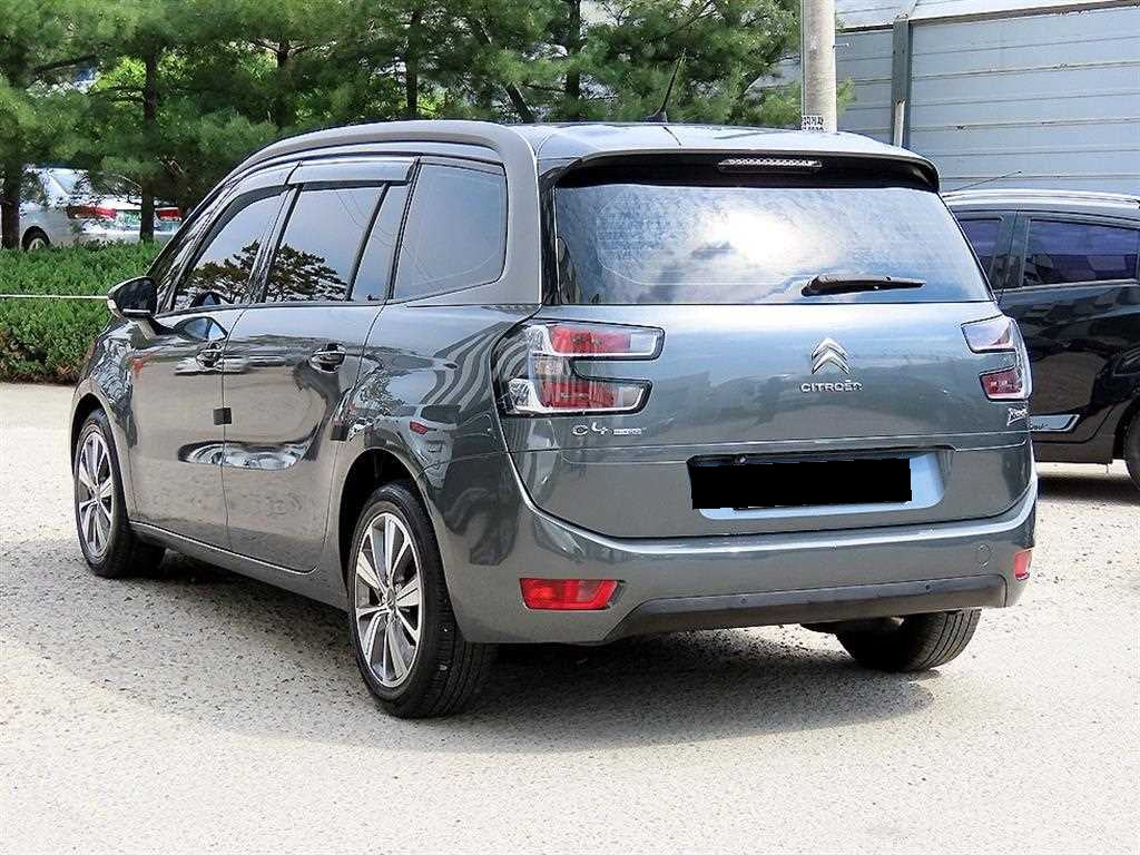 Citroen C4 Picasso — photo 03