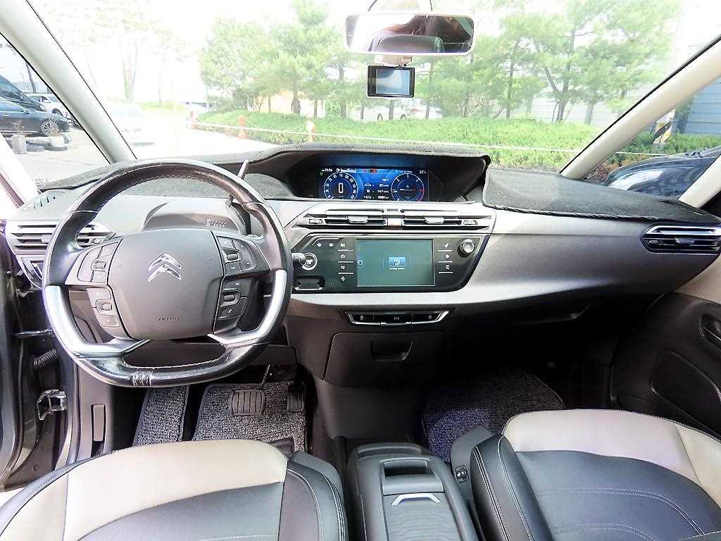 Citroen C4 Picasso — photo 07
