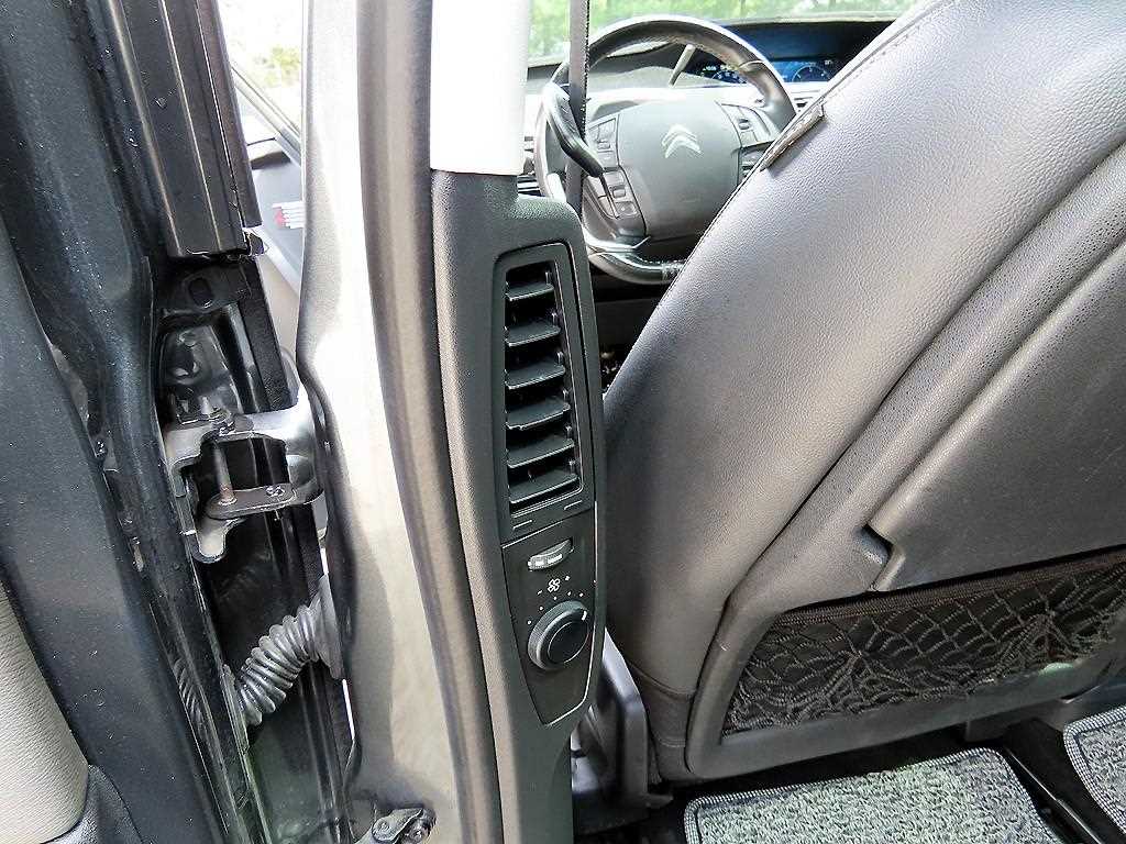 Citroen C4 Picasso — photo 16
