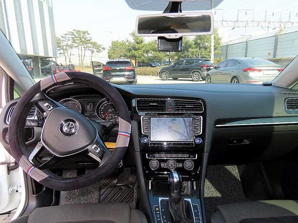 Volkswagen Golf — photo 07