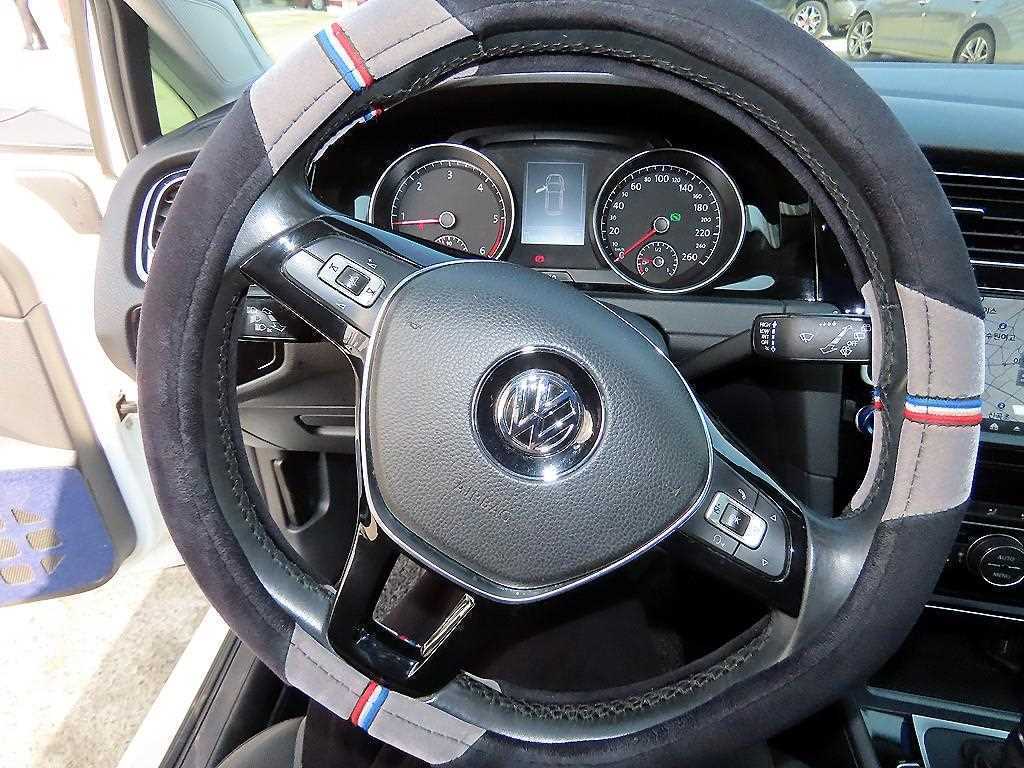 Volkswagen Golf — photo 08