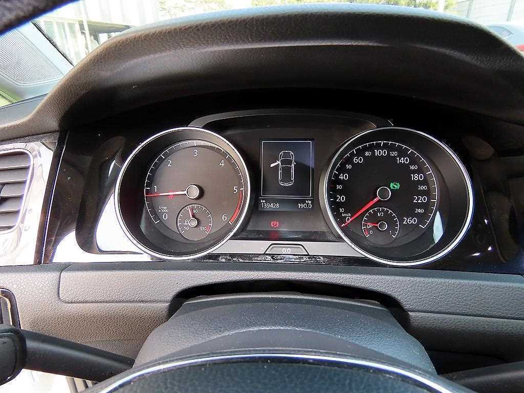 Volkswagen Golf — photo 09