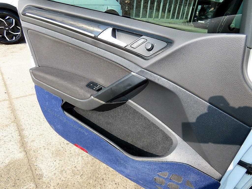 Volkswagen Golf — photo 11