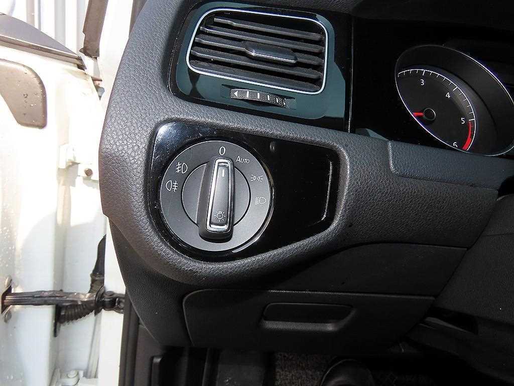 Volkswagen Golf — photo 12