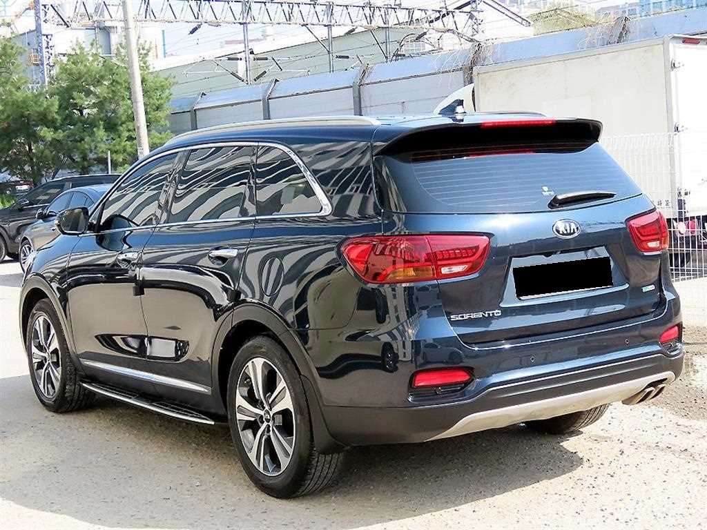 Kia Sorento — photo 03