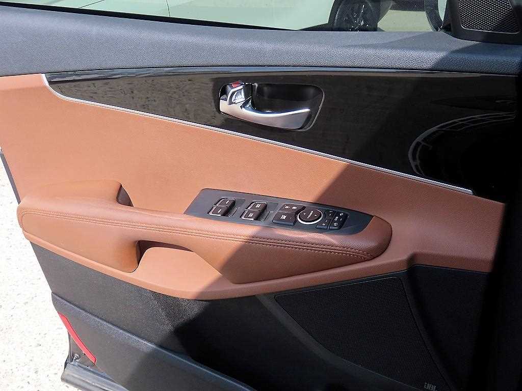 Kia Sorento — photo 11