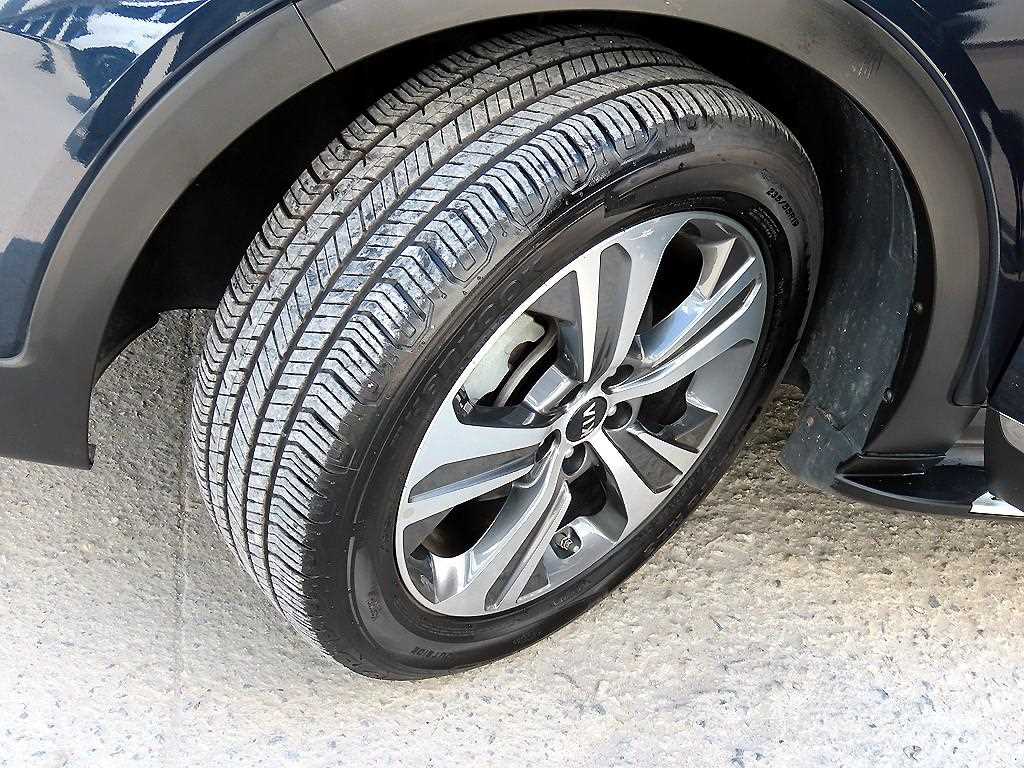 Kia Sorento — photo 20