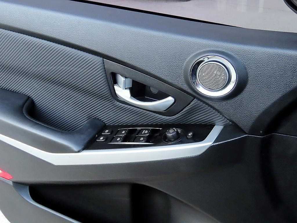 KGM KORANDO — photo 11