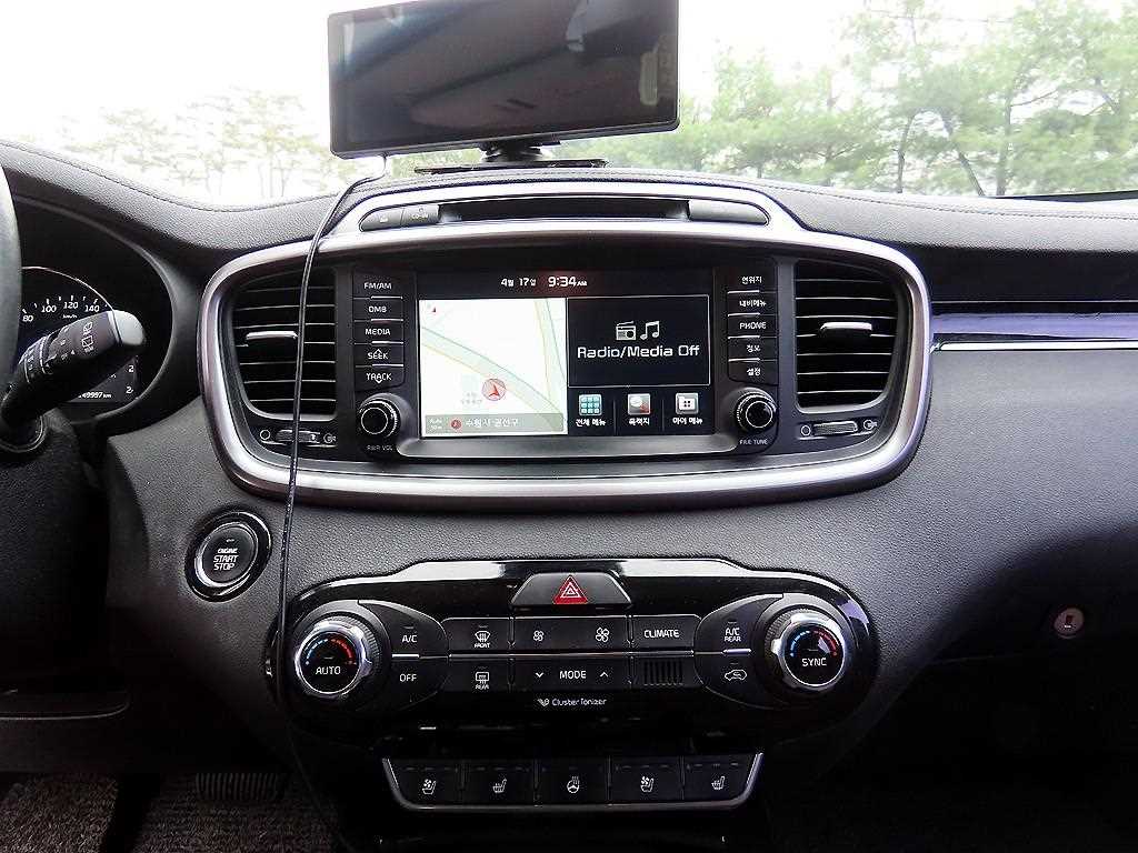 Kia Sorento — photo 13