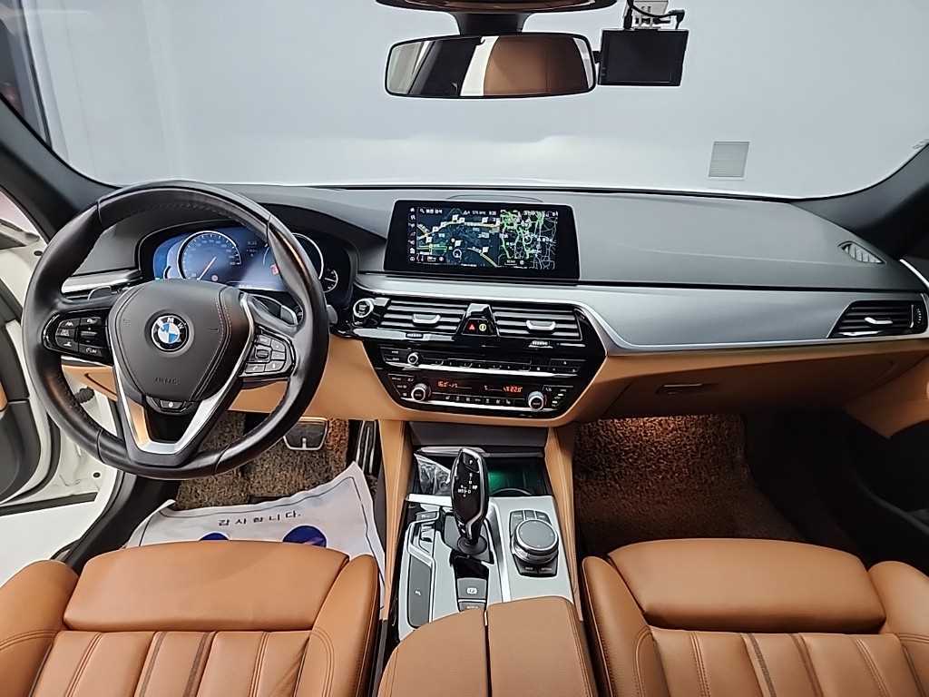 BMW 5-Series — photo 01