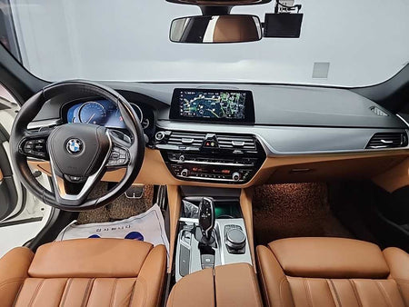 BMW 5-Series — photo 01