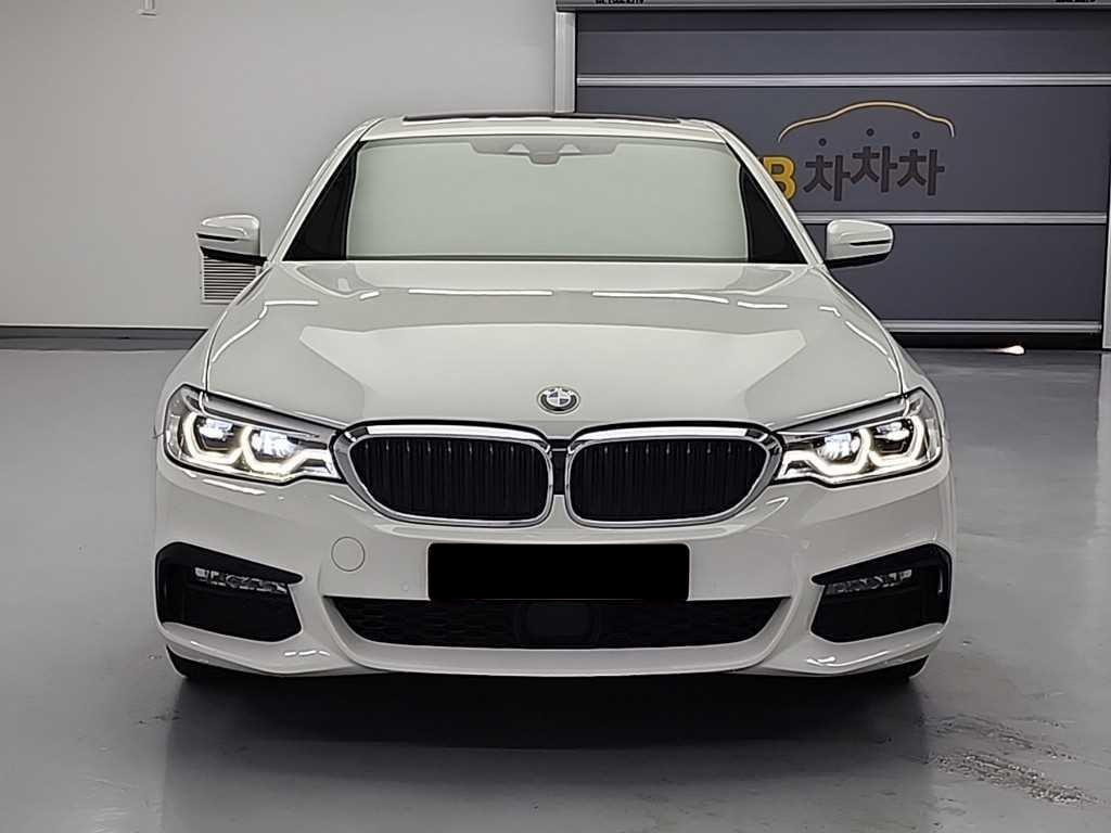 BMW 5-Series — photo 03