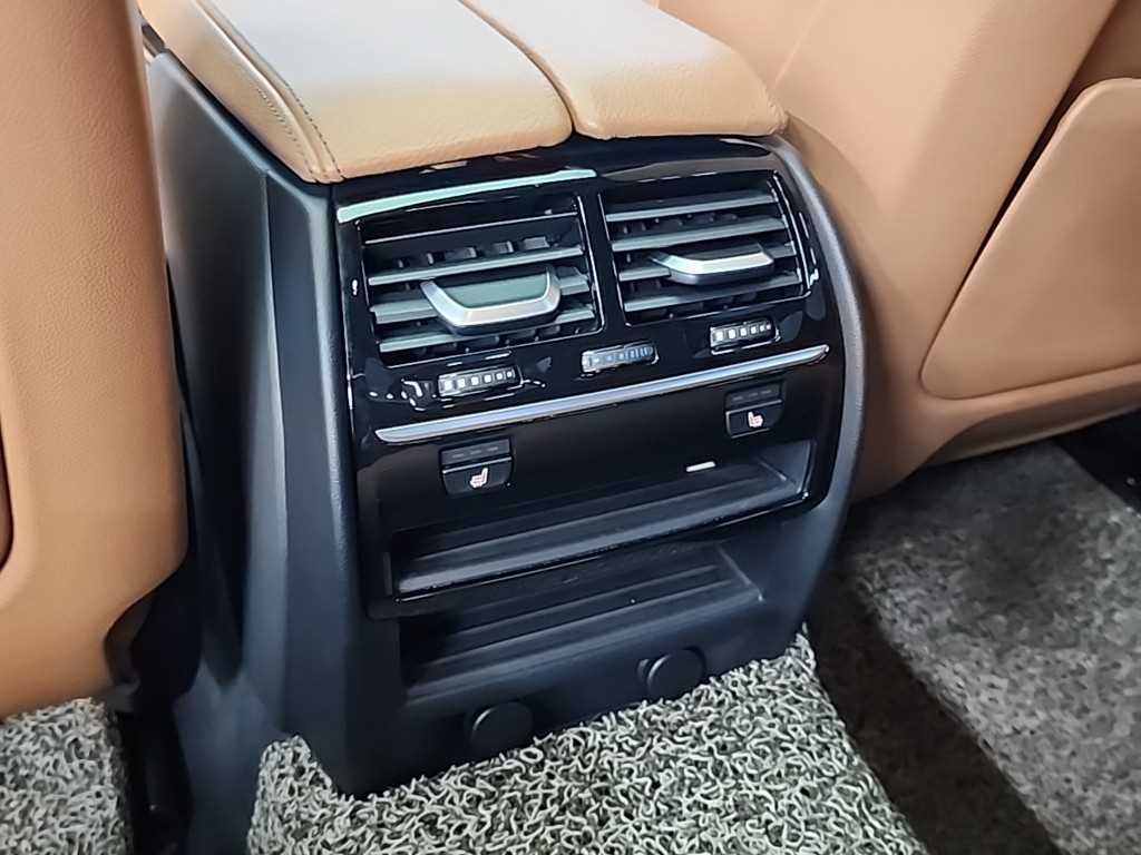BMW 5-Series — photo 13