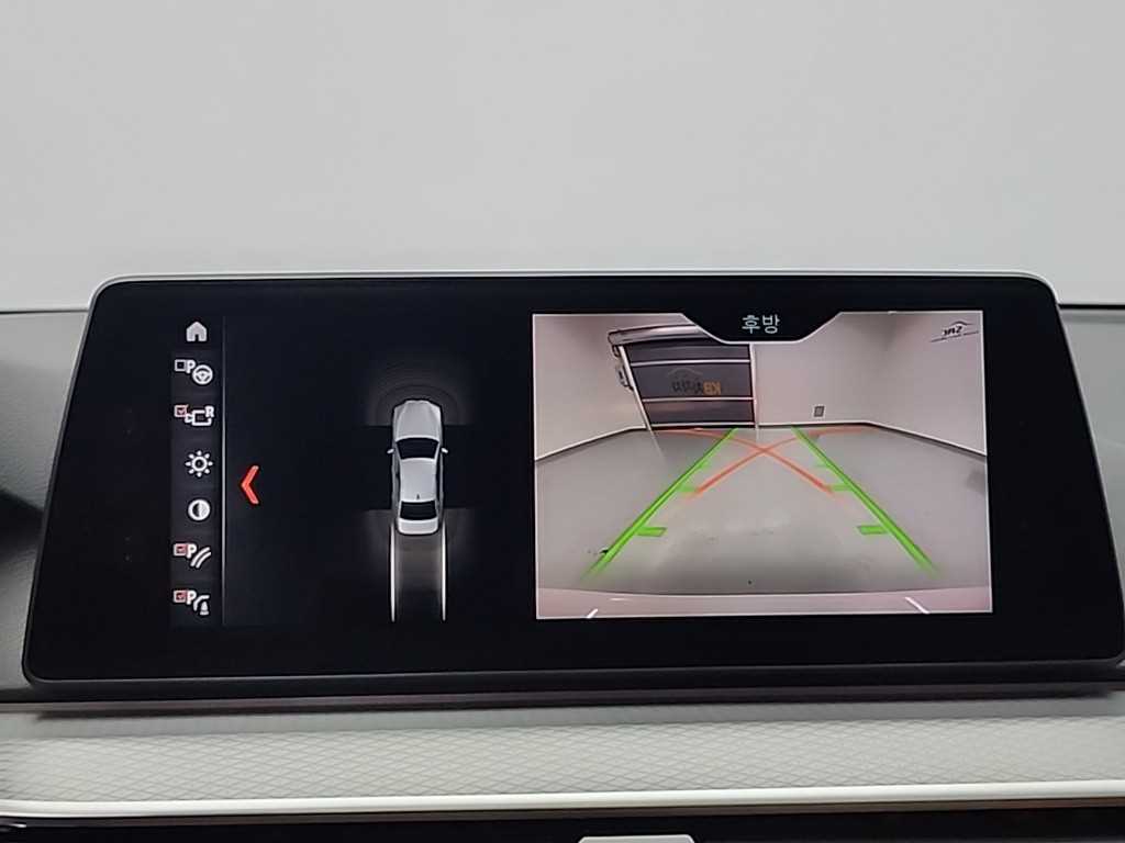 BMW 5-Series — photo 16