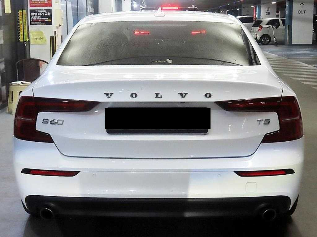 Volvo S60 — photo 05