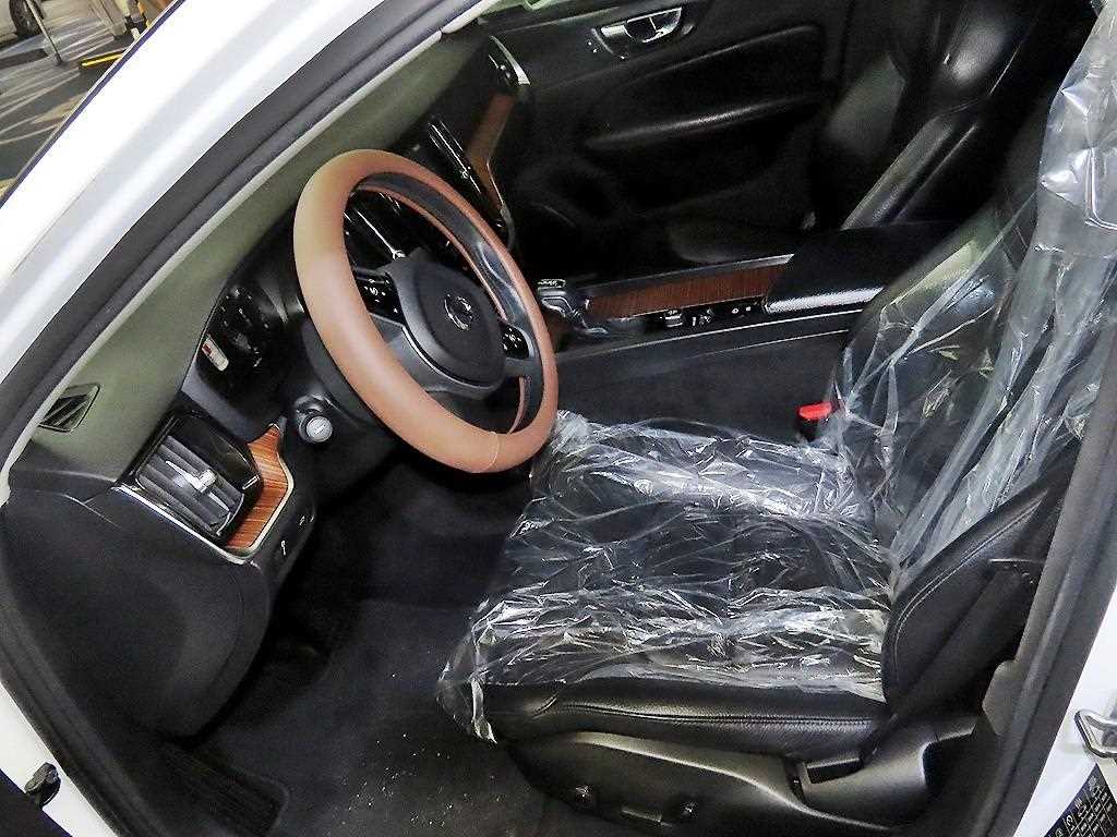 Volvo S60 — photo 06